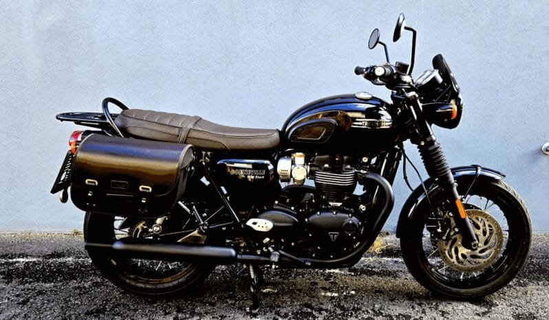 
Triumph Bonneville T120 Black full									