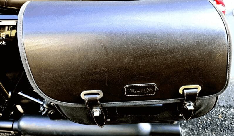 
Triumph Bonneville T120 Black full									